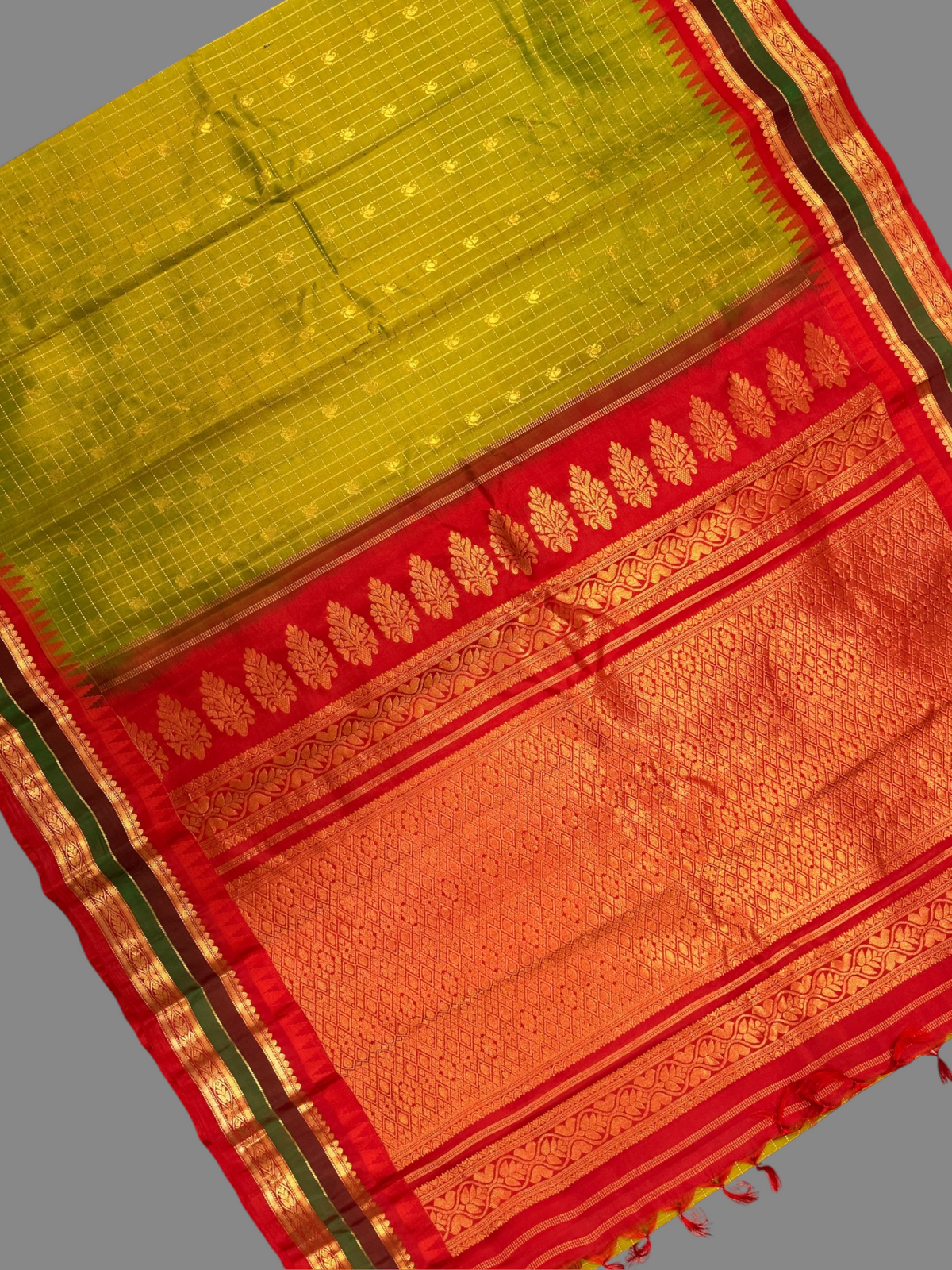 Gap Border Checks Mehndi Green Pure Silk Saree