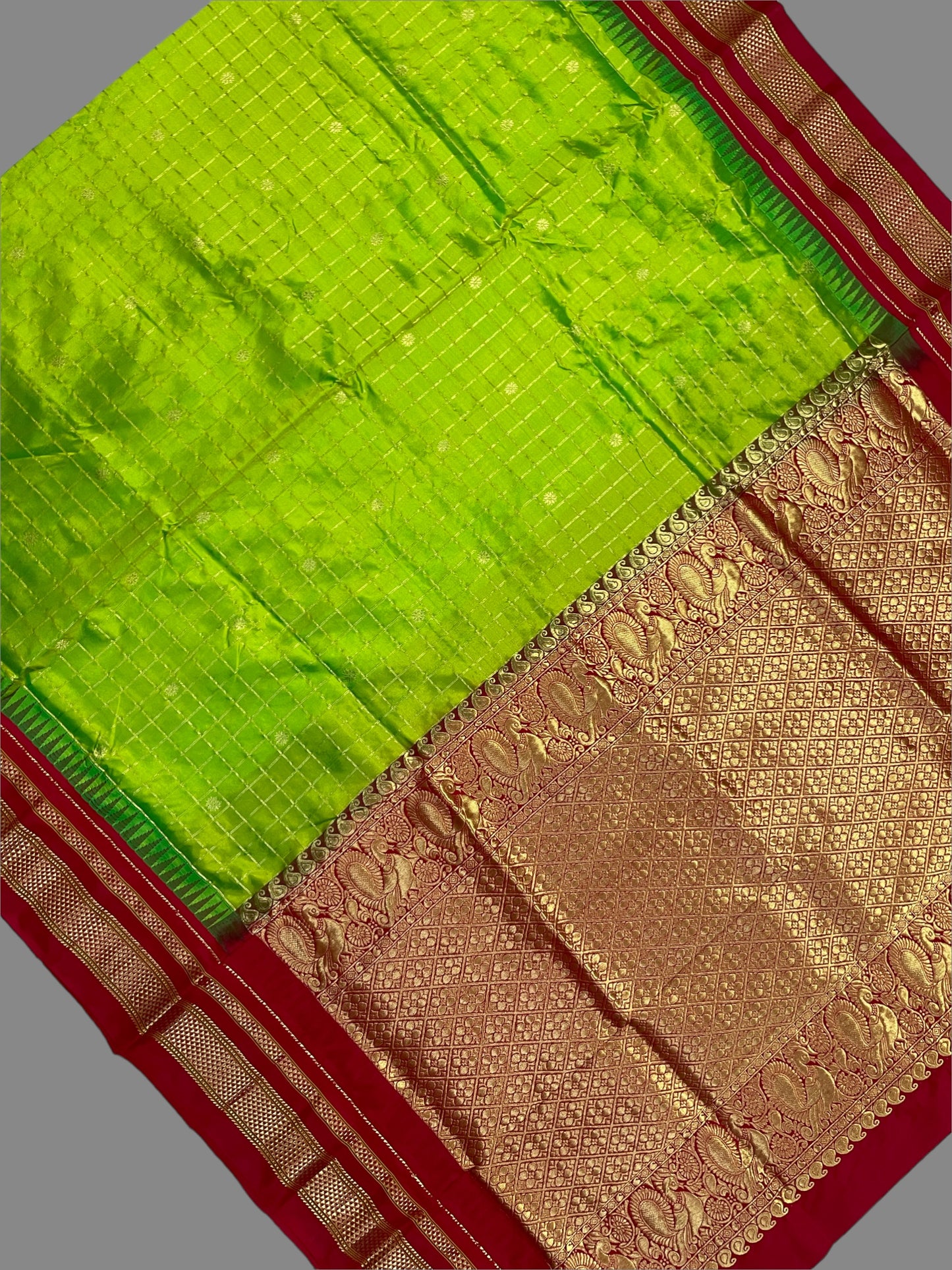 Peshwai Big Checks Parrot Green Pure Silk Saree