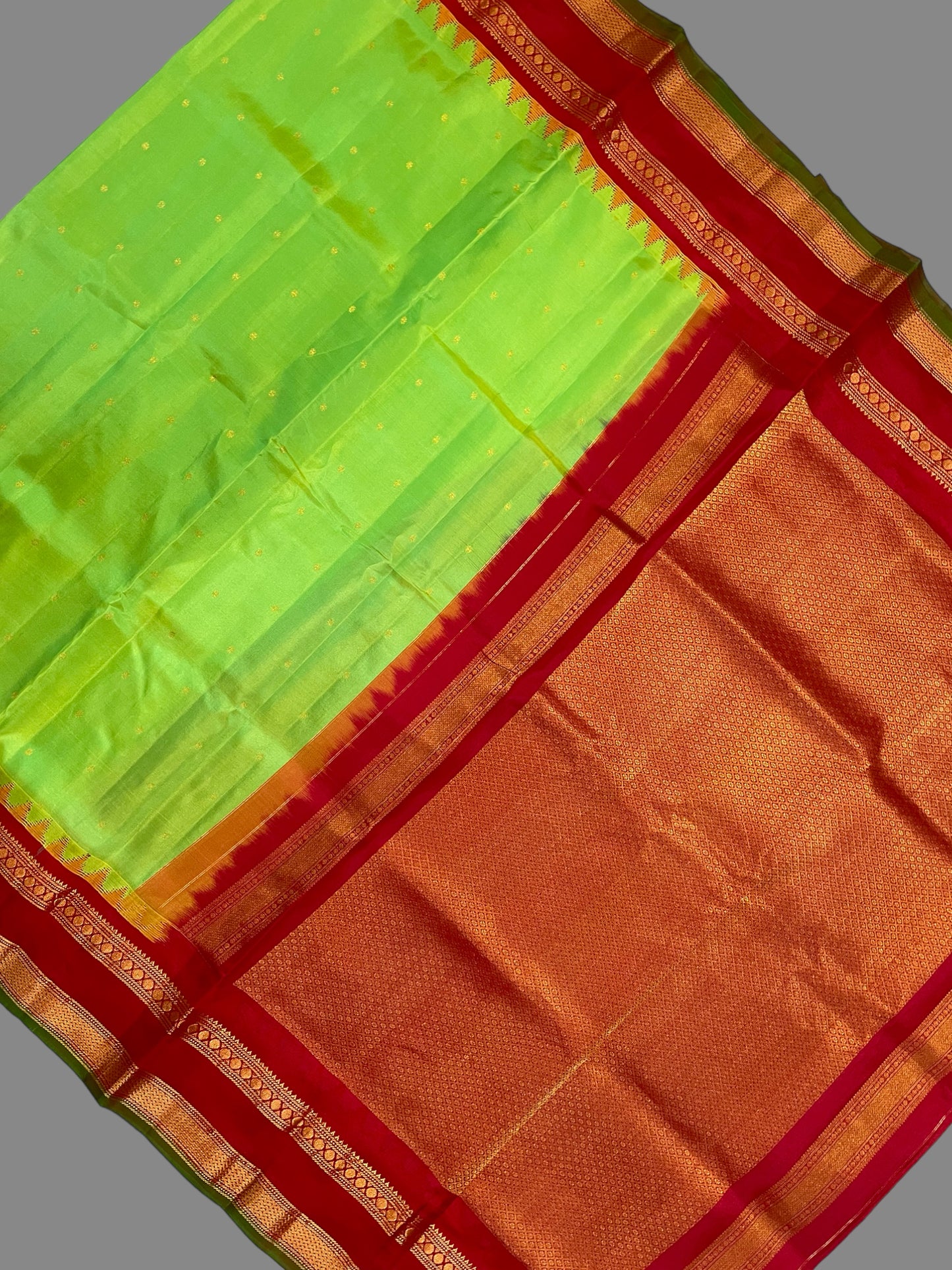Gadwal Gap Border Light Pure Silk sarees