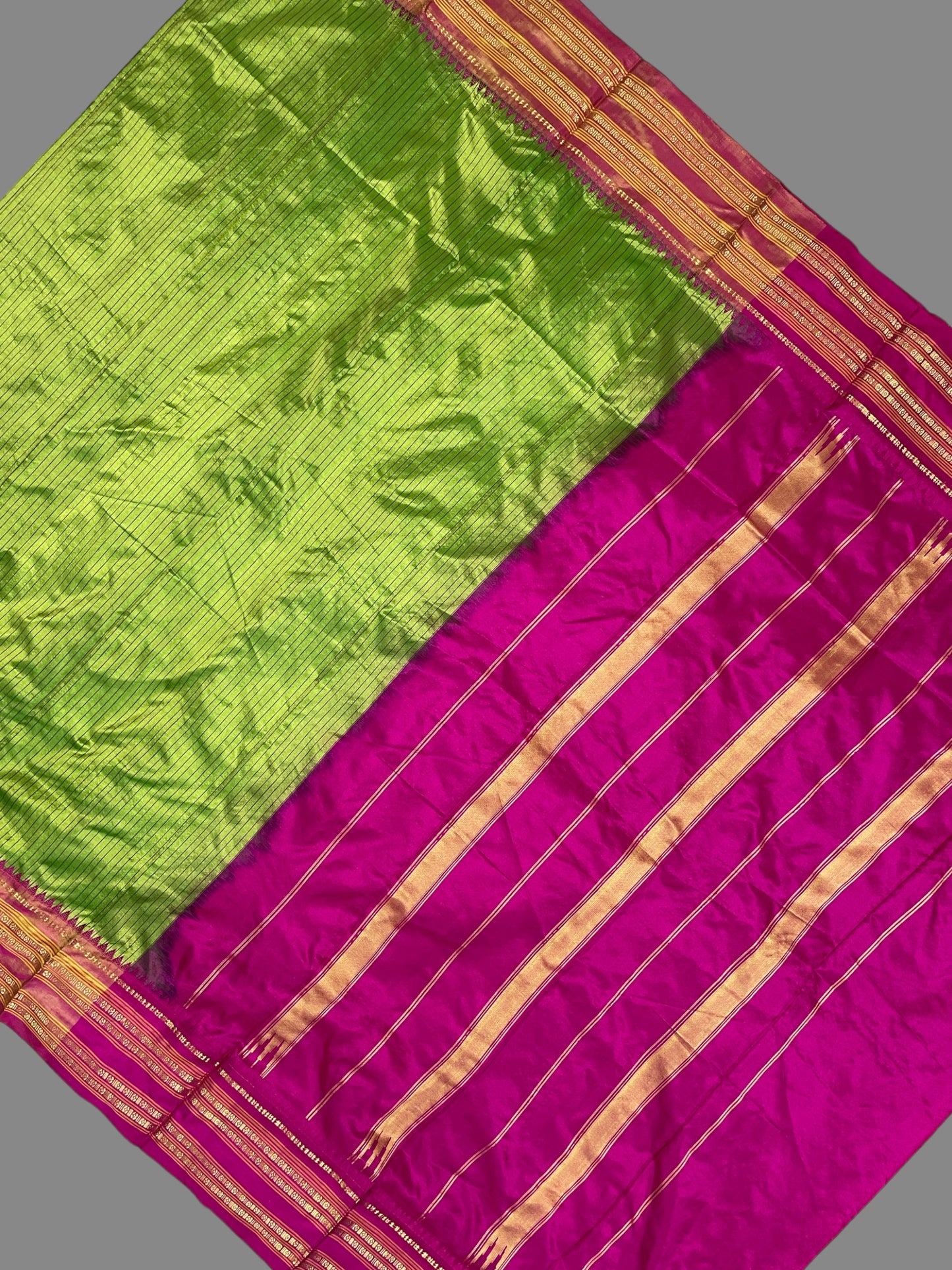 Narayanpet Checks Mehindi Green Pure silk saree