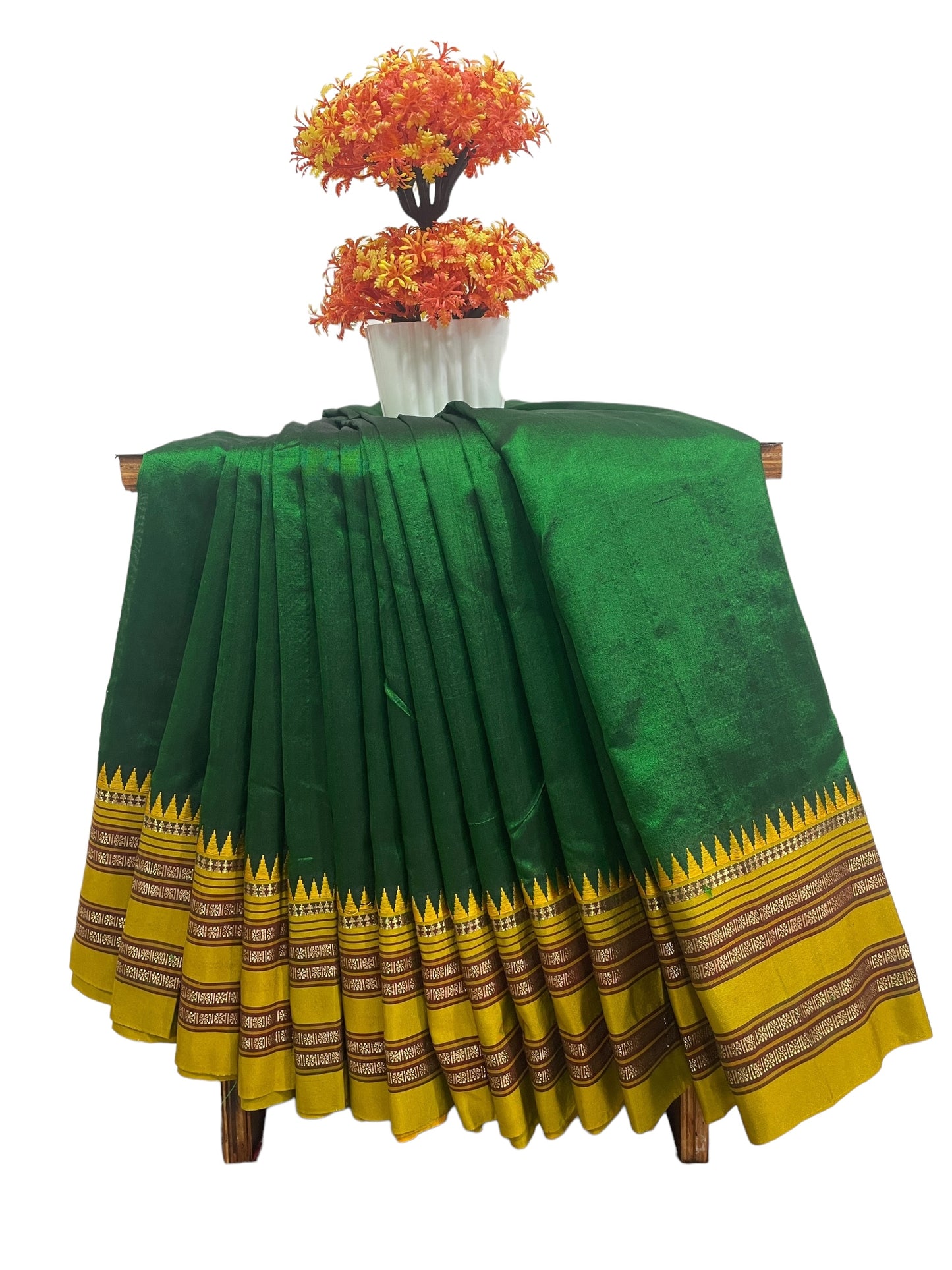 Narayanpet Plain Emerald Green Pure Silk Saree