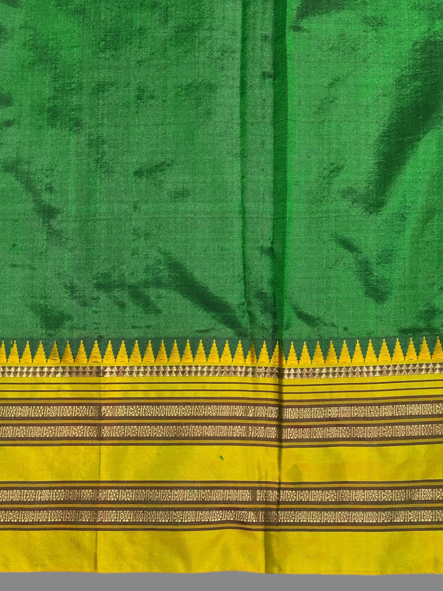 Narayanpet Plain Emerald Green Pure Silk Saree