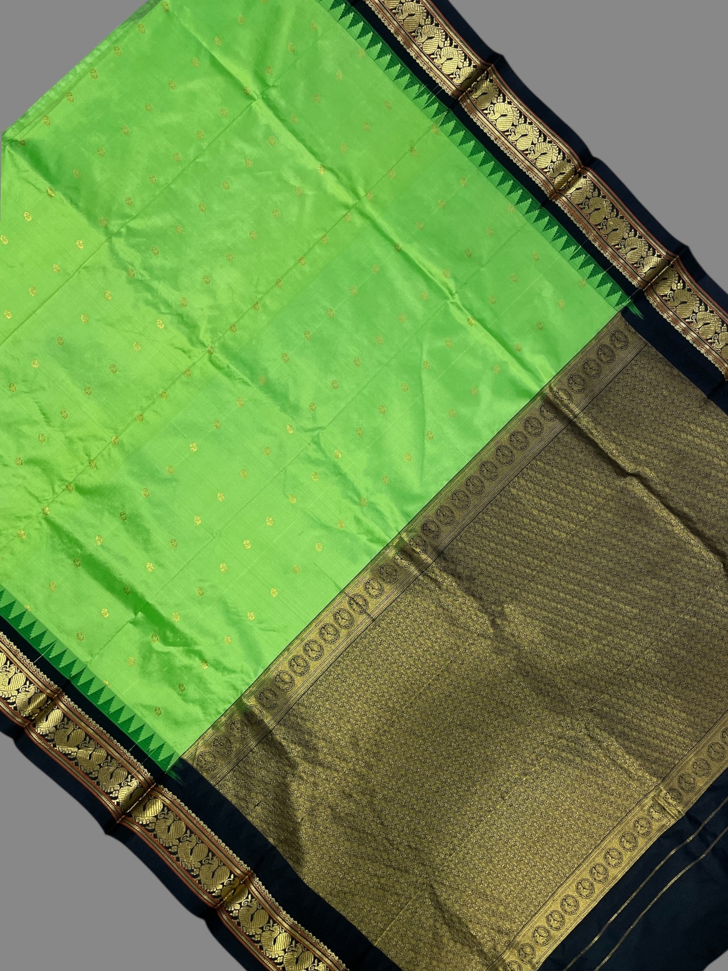 Humsa Border Bright Parrot Green Pure Silk Saree