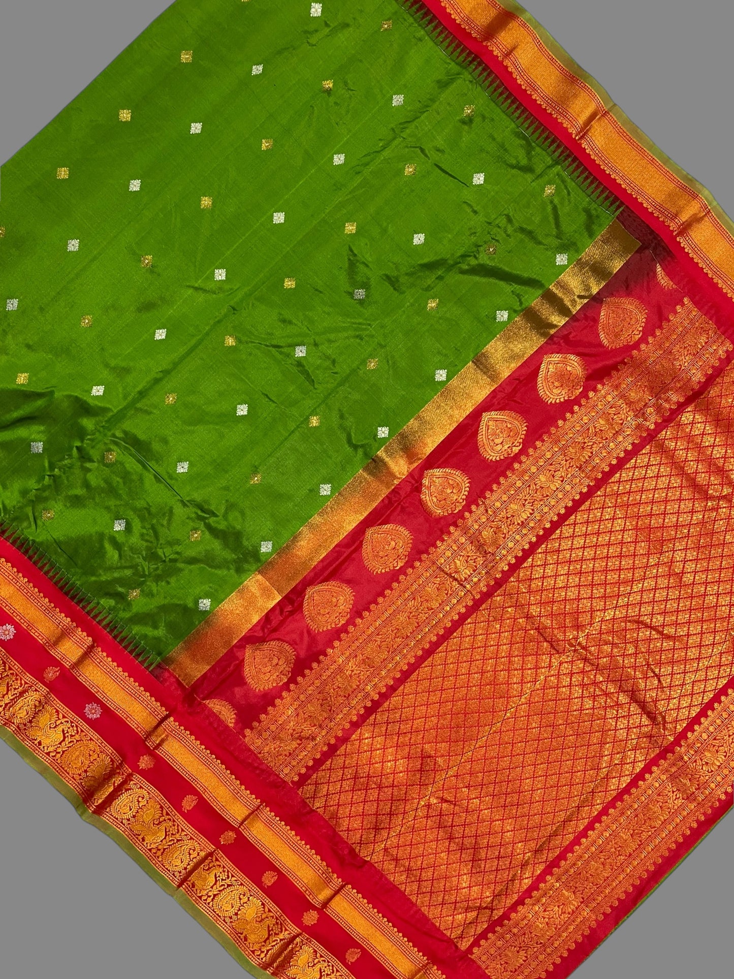 Kanchi Border Butta Emerald Green Pure Silk Saree