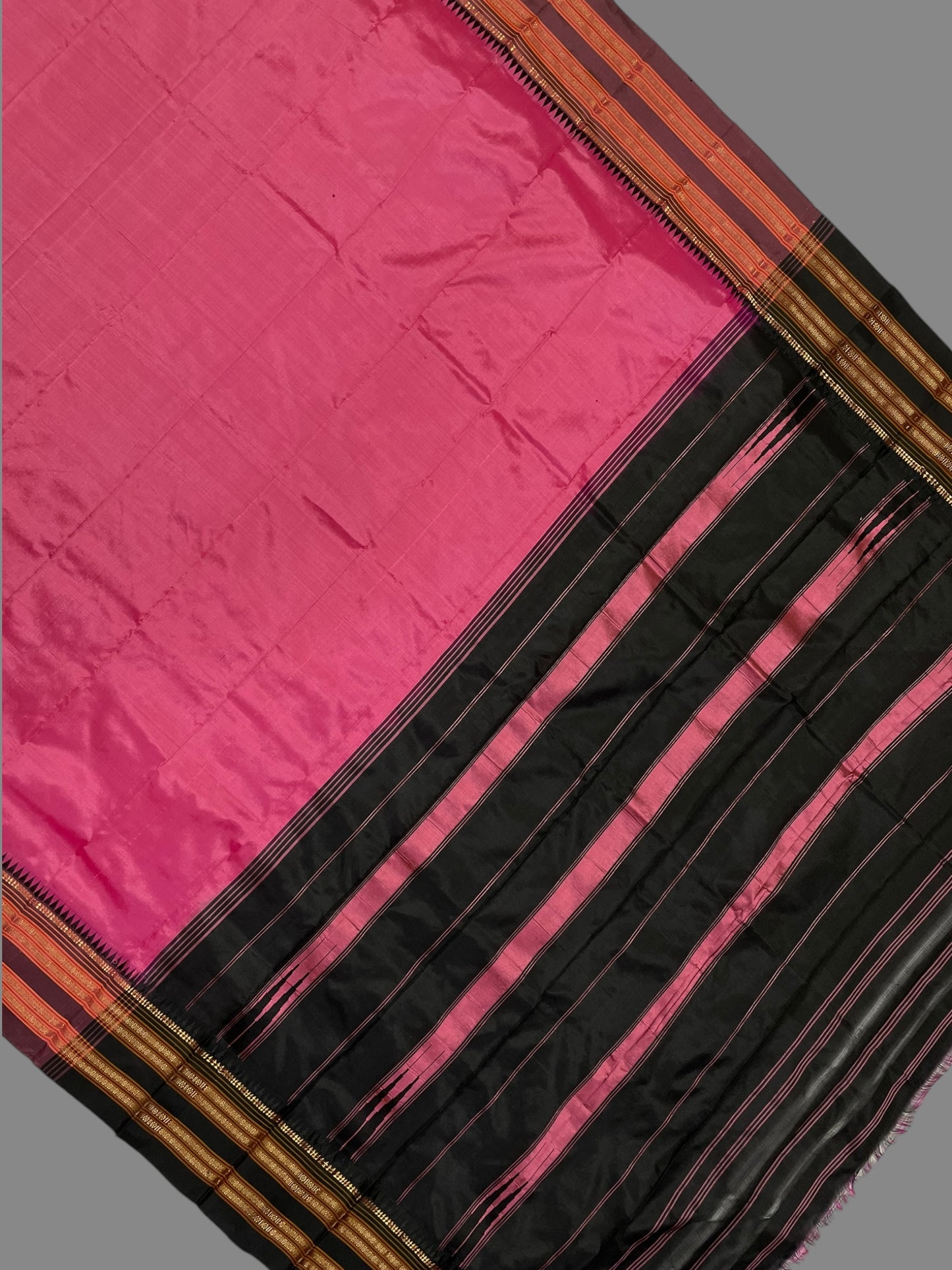 Narayanpet Plain Pink colour pure Silk Saree