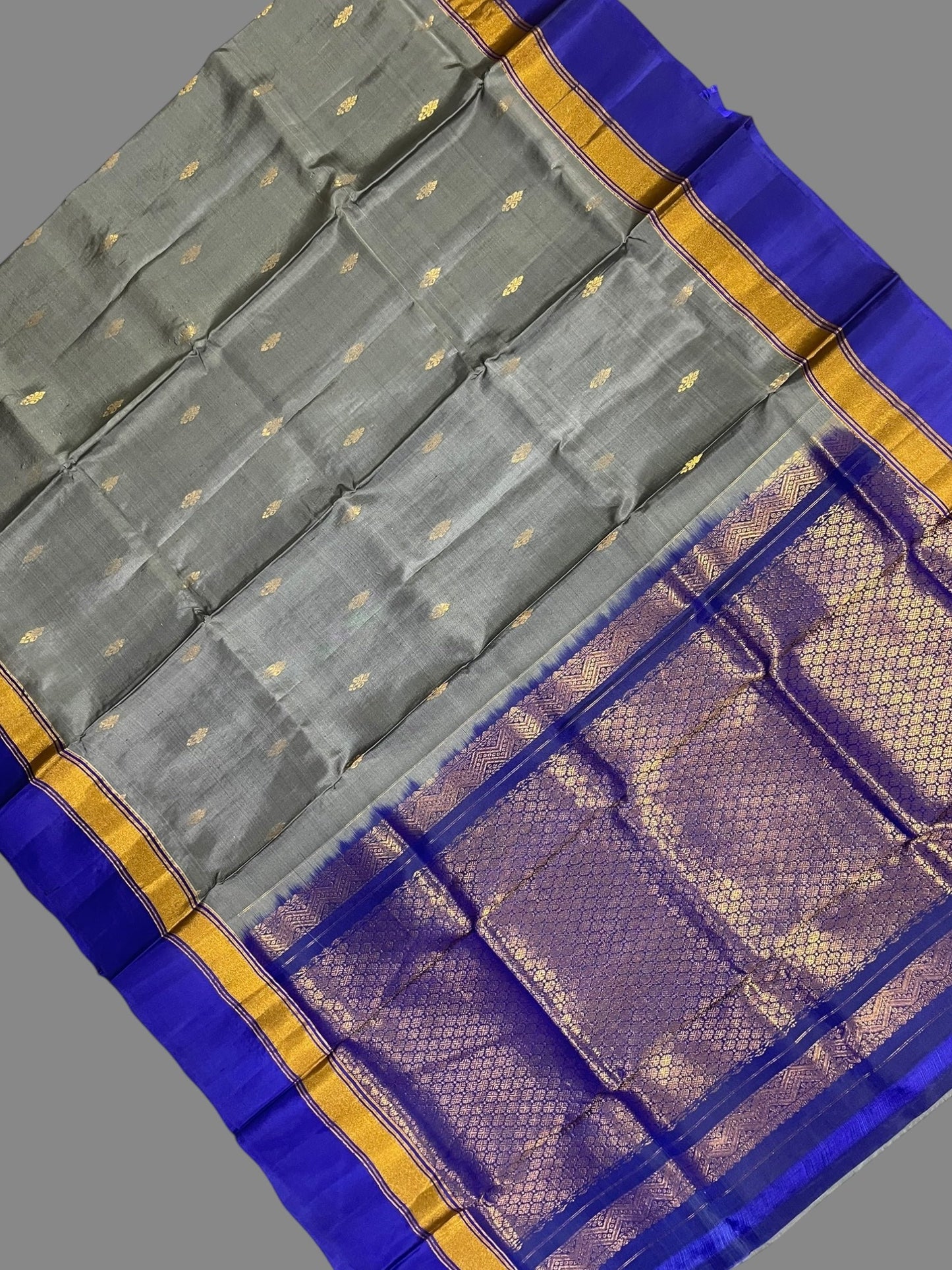 Narayanpet Double Border Grey  Silk Saree