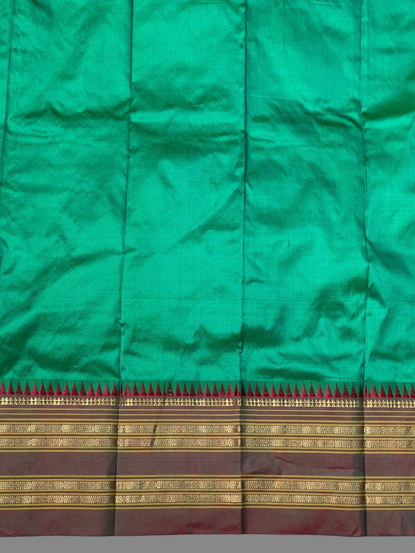 Narayanpet Plain Emerald Green Pure Silk Saree