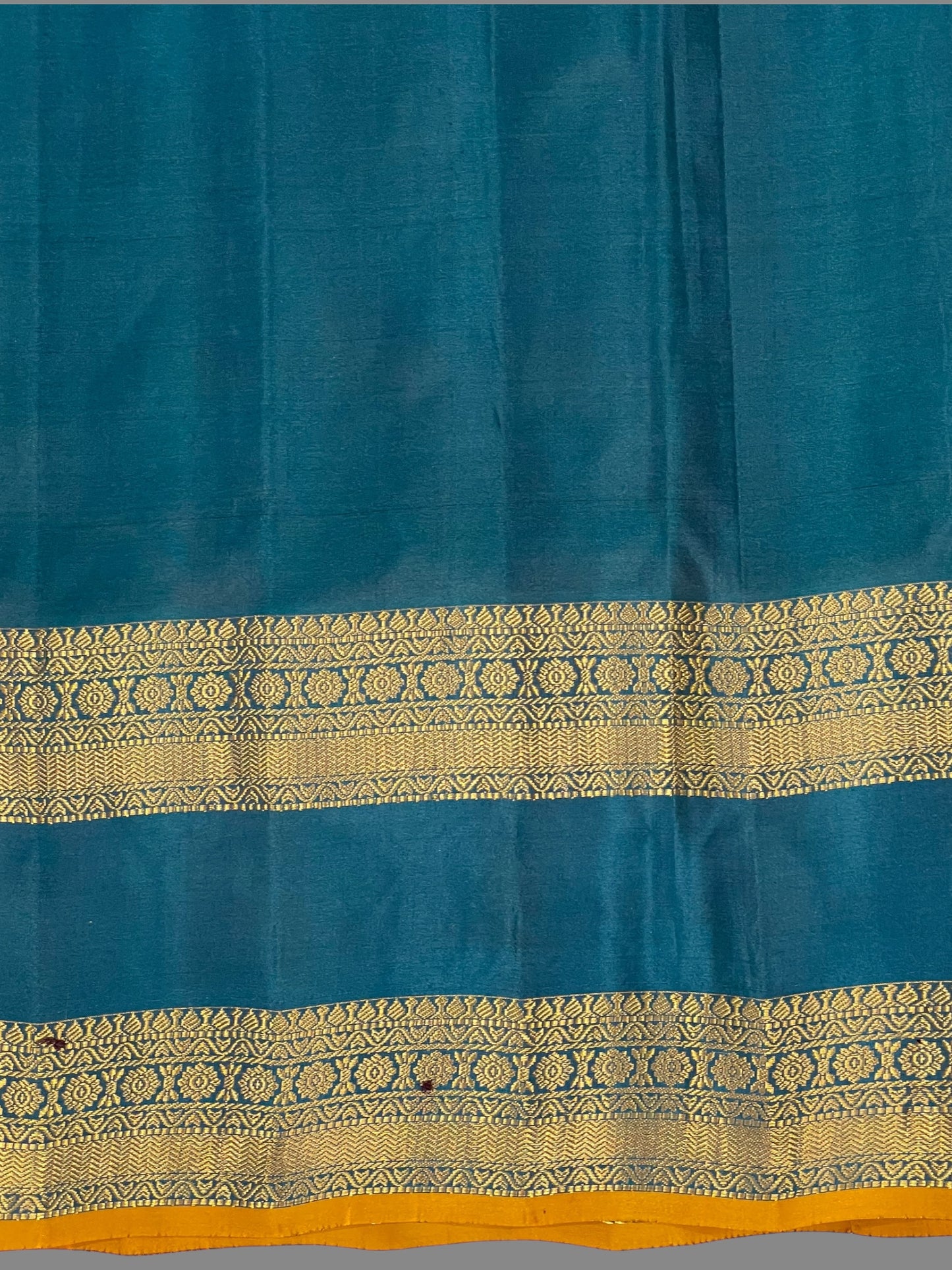 Big Gap Double Peacock Border Periwinkle Pure Silk Saree