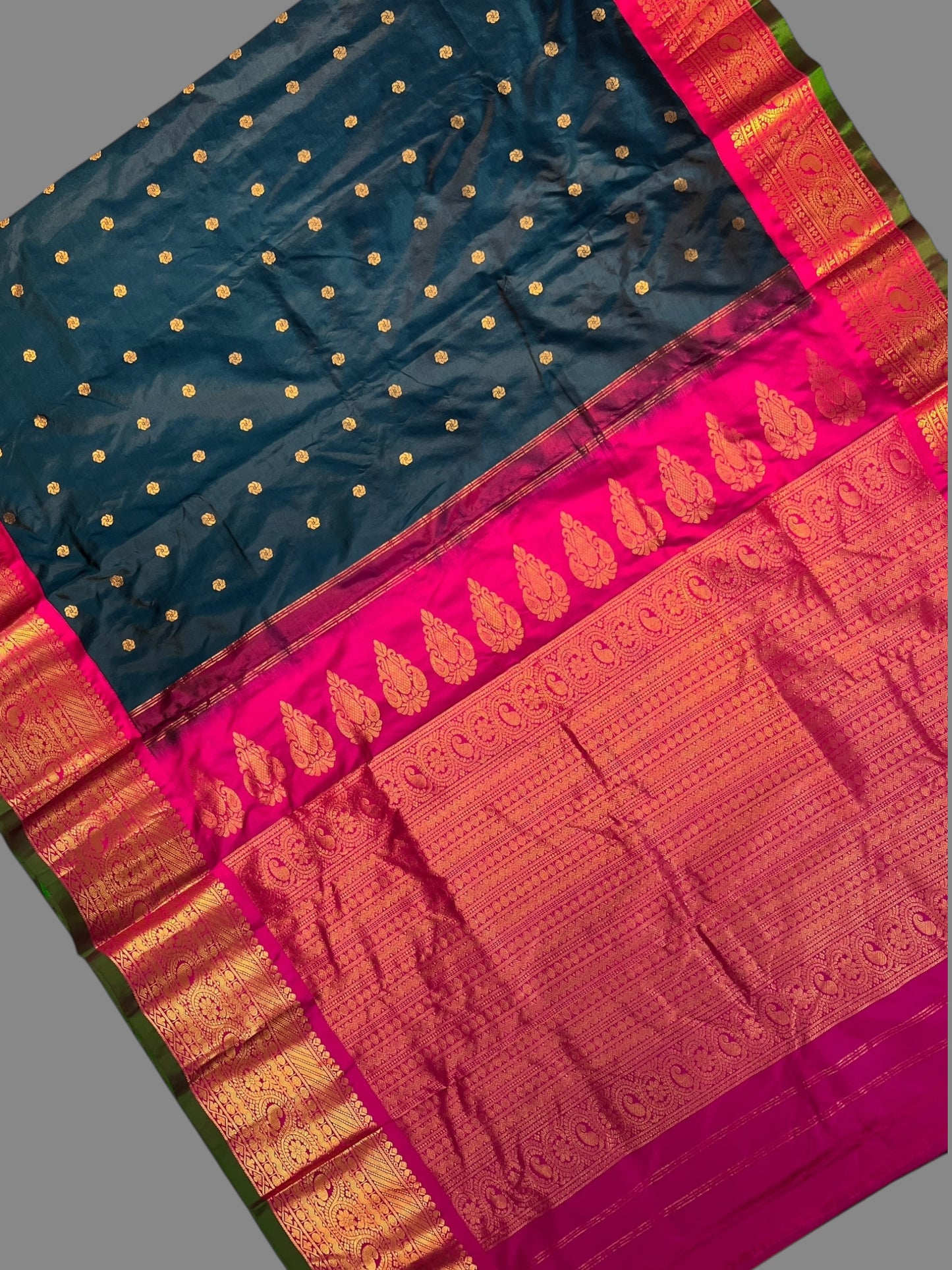 Gadwal Big Border Peacock Green Pure Silk Sarees