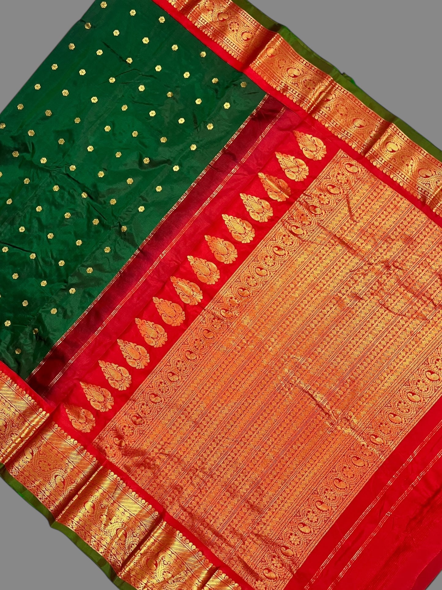 Gadwal Big Border Green Pure Silk Sarees