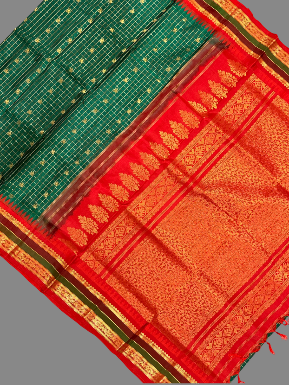 Gap Border Checks Dull Green Pure Silk Saree