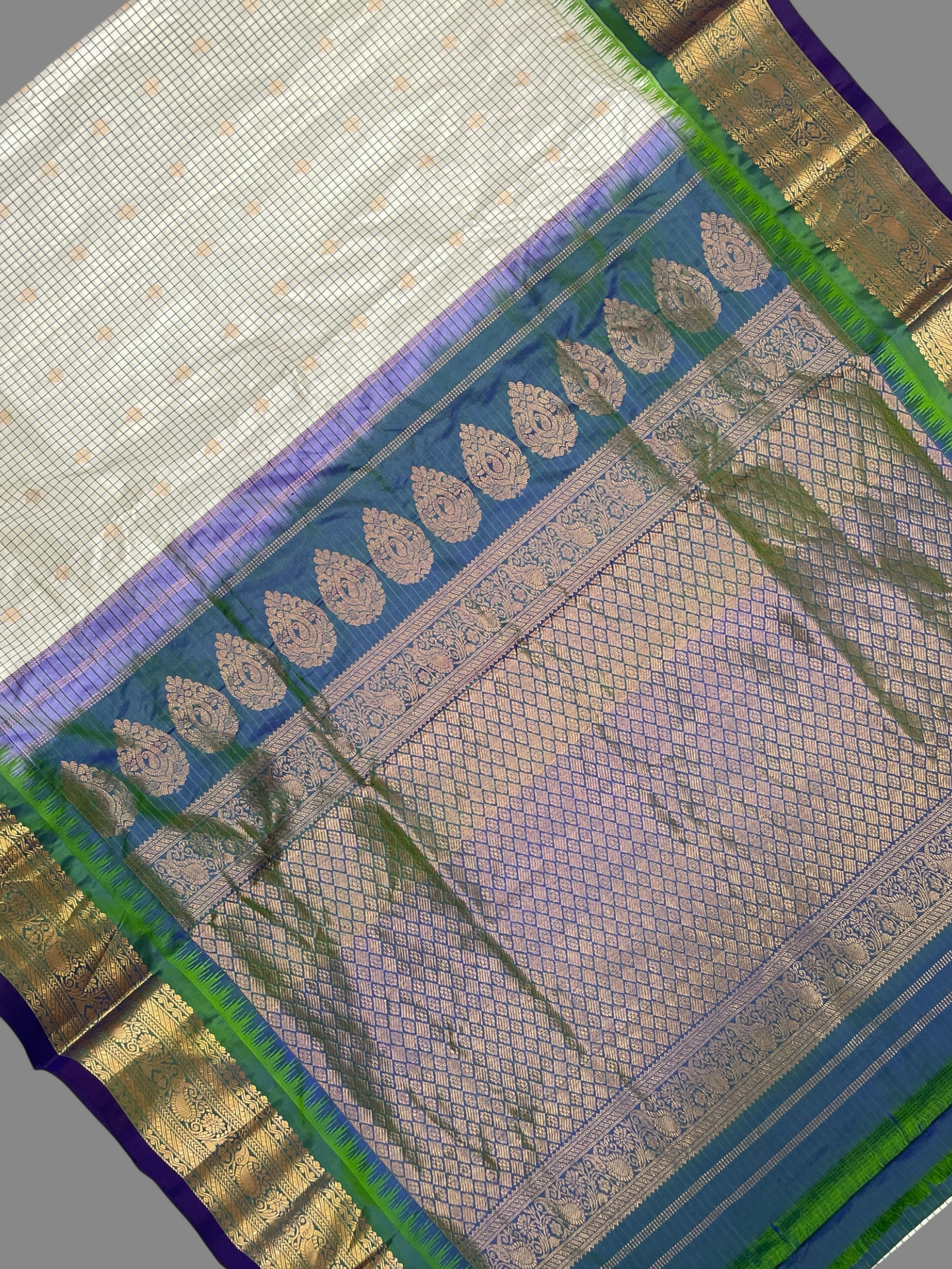 Gadwal Small Checks Butta White Pure Silk Sarees