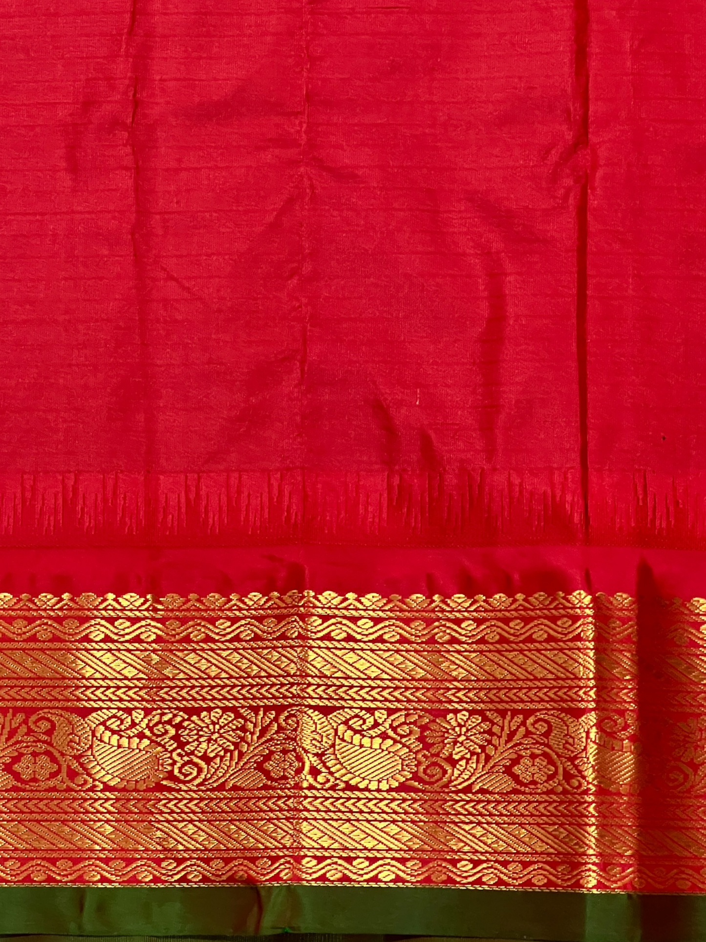 Gadwal Small Checks Butta Green Pure Silk Sarees