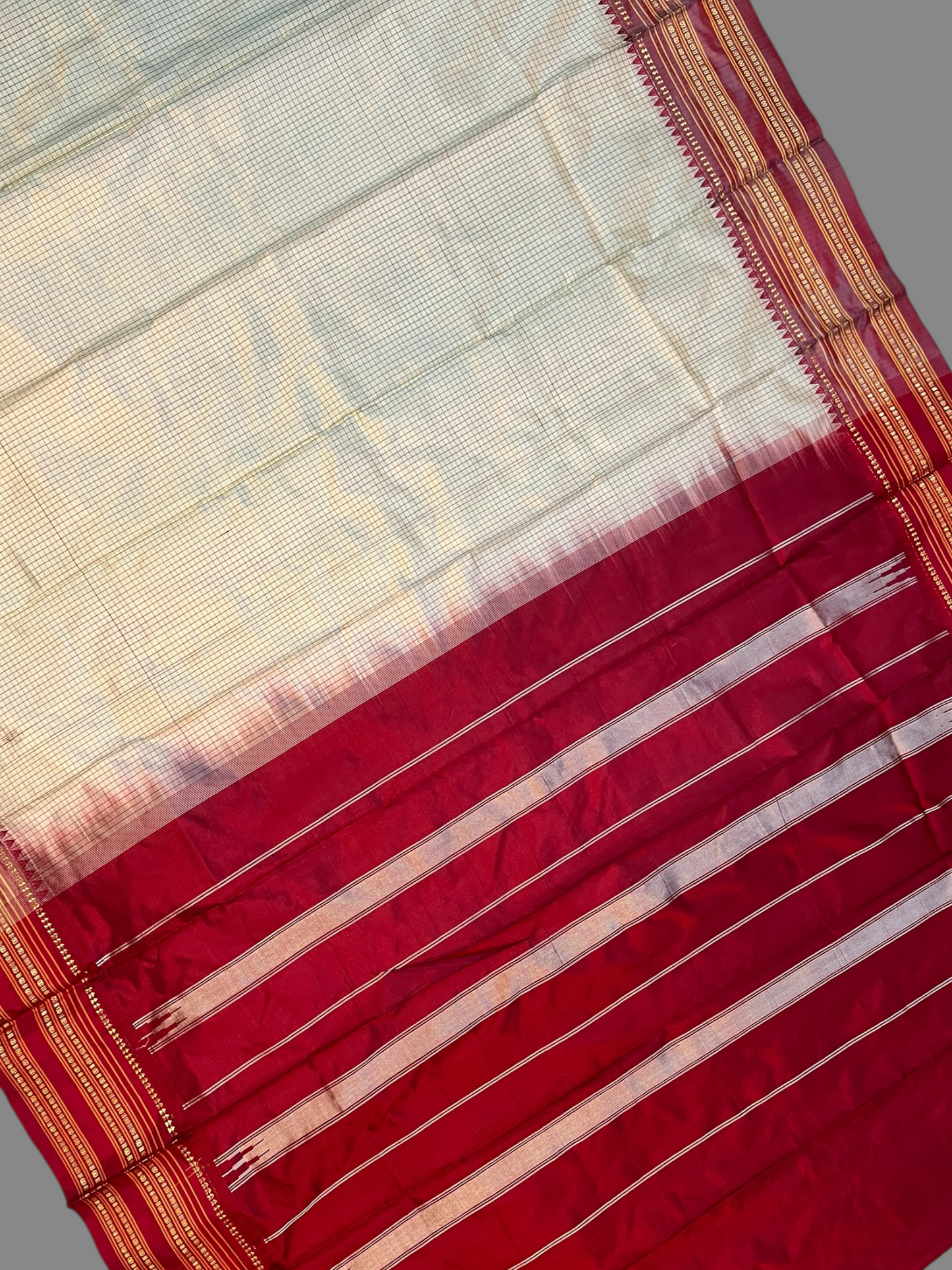 Narayanpet Checks Cream Pure Silk Saree