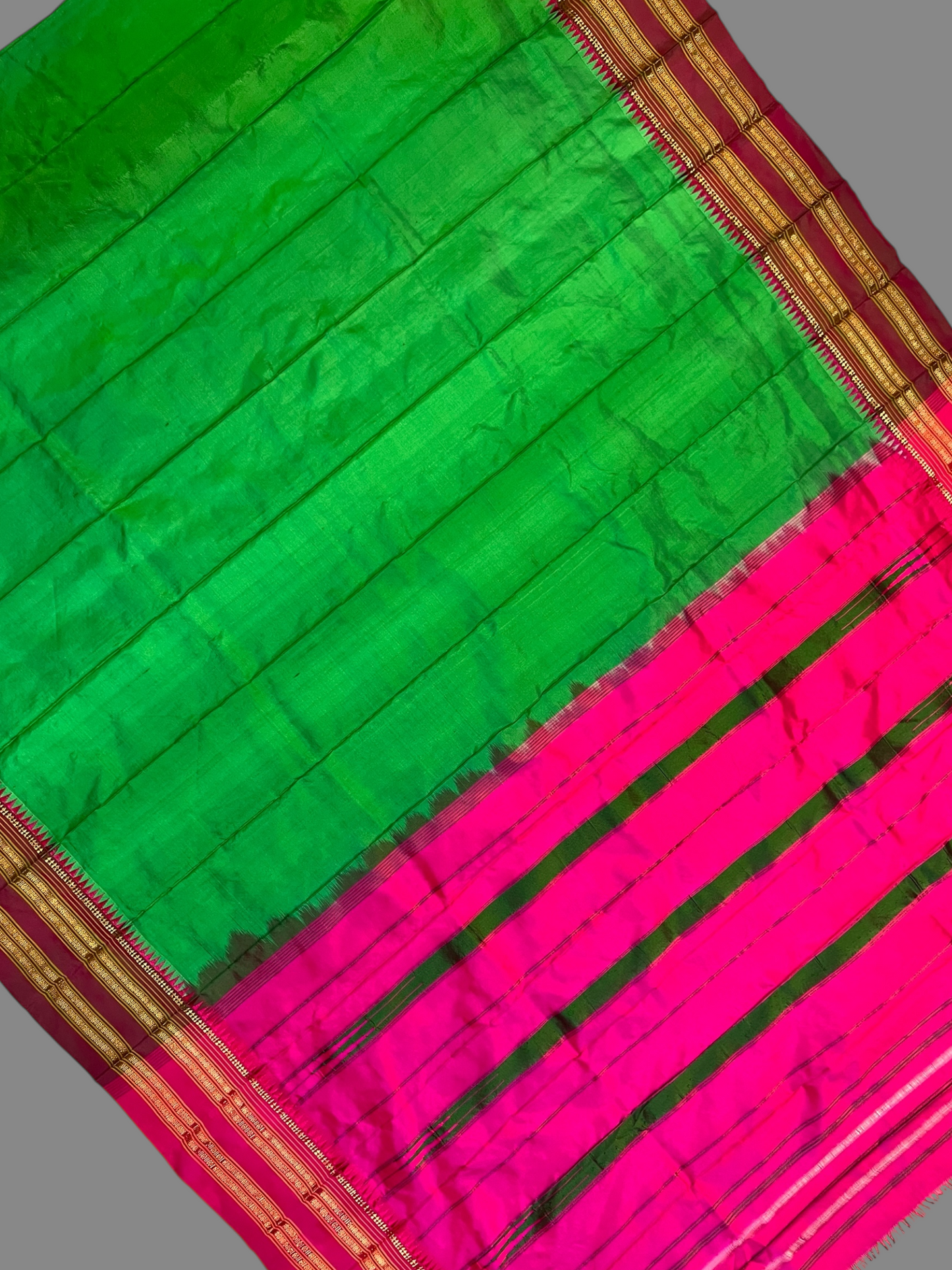 Narayanpet Plain Green colour Pure Silk Saree
