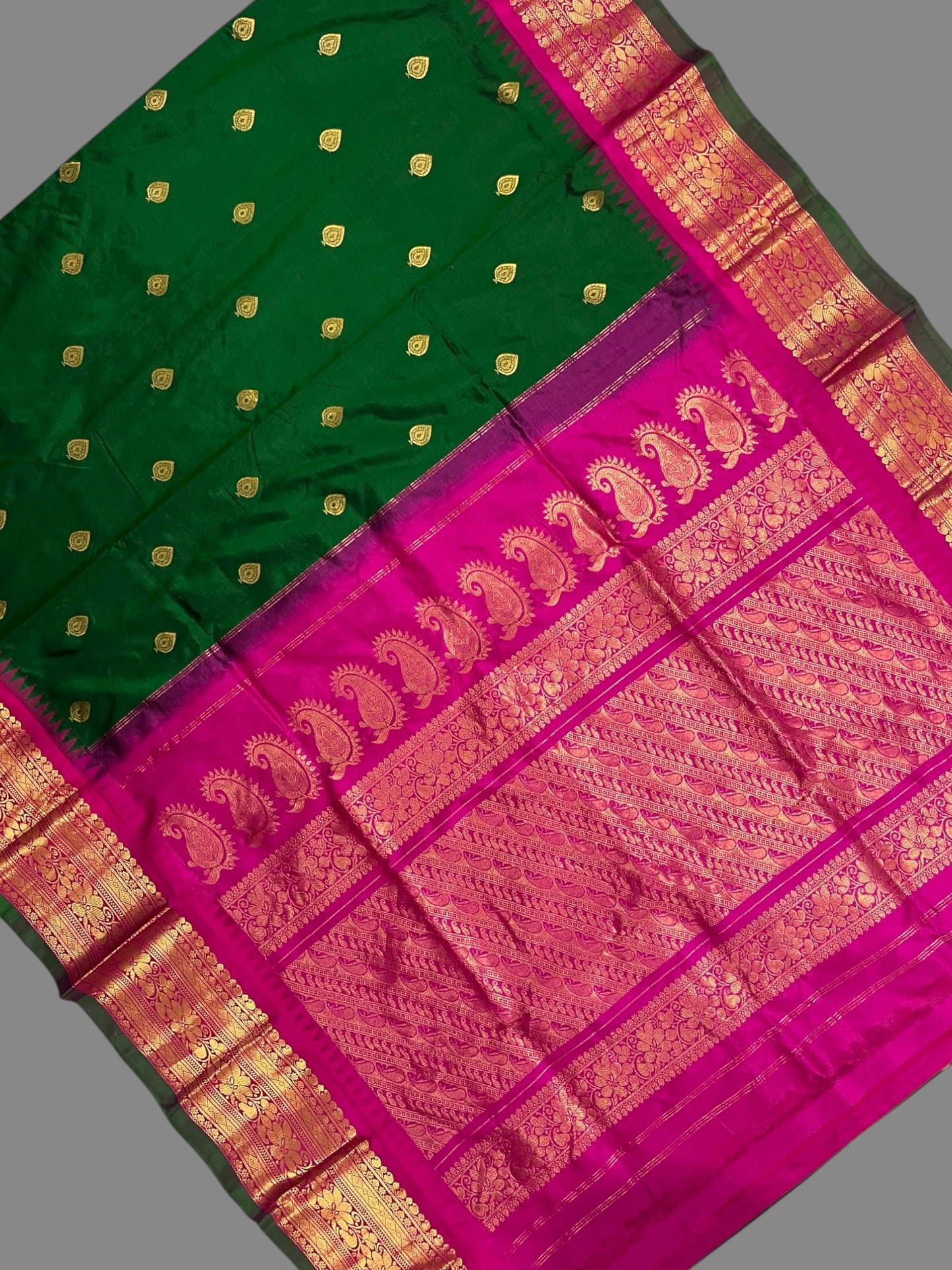 Gadwal Big Border Dark Green Pure Silk Sarees